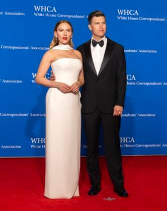 Bilder des Jahres 2024, Entertainment 04 April Entertainment Themen der Woche KW17 April 27, 2024, Washington, District Of Columbia, USA: Actress Scarlett Johansson, left, and comedian Colin Jost arrive for the 2024 White House Correspondents Association Dinner at the Washington Hilton Hotel on Saturday, April 27, 2024 in Washington, DC Washington USA - ZUMAs152 20240427_faa_s152_064 Copyright: xRonxSachsx