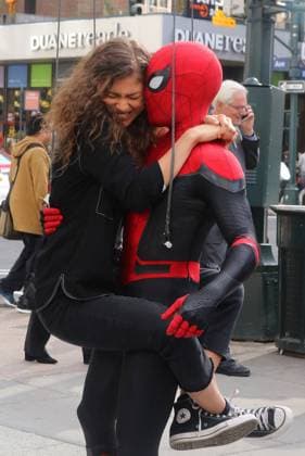 Zendaya and Tom Holland as Spiderman swing into action as they are lifted up in the air by wires while filming their upcoming movie SPIDERMAN: Far From Home in Manhattan s Downtown area Zendaya and Tom Holland as Spiderman swing into action as they are lifted up in the air by wires while filming their upcoming movie SPIDERMAN: Far From Home in Manhattan s Downtown areaPhotograph: LGjr-RG PacificCoastNews. Los Angeles Office (PCN): +1 310.822.0419 UK Office (Avalon): +44 (0) 20 7421 6000 sales@pacificcoastnews.com,  Copyright: xLGjr-RG PacificCoastNewsx xAvalonx 0534330133