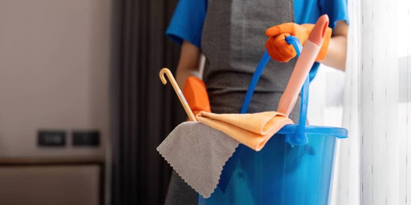 IMAGO Creative, Frühling, Frühjahrsputz Cleaning product, and basket with woman asian staff cleaning service in bedroom to clean bacteria at apartment. cleaner or maid with container to work in room Cleaning product, and basket with woman asian staff cleaning service in bedroom to clean bacteria at apartment. cleaner or maid with container to work in room. ,model released, Symbolfoto Copyright: xZoonar.com NATEExMEEPIANx 21480810 ,model released, Symbolfoto ,property released