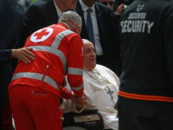 News Themen der Woche KW17 News Bilder des Tages Pope Francis In Venice - Italy Pope Francis will visit the Church of Venice and, after some significant stops (at the Giudecca prison and at Salute), the culminating moment will be the Eucharistic celebration which will be held in Piazza S. Marco at 11.00. Venice, Italy, on Sunday April 28, 2024. Photo by Matteo Chinellato IPA ABACAPRESS.COM Venice Italy  Copyright: xIPA ABACAx