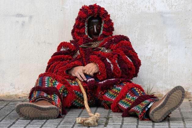 Bilder des Jahres 2024, News 04 April News Themen der Woche KW17 News Bilder des Tages April 28, 2024: VilarioÂ±o de Conso, Ourense, Spain. Parade during the ninth edition of the Iberian Masquerade Festival Ã¢â‚¬oeVibo Mask FestivalÃ¢â‚¬Â. The contingents participated showing their traditional carnival masks and costumes, accompanied by music and performing dances and jokes to the public. - ZUMAl178 20240428_znp_l178_018 Copyright: xCristianxLeyvax