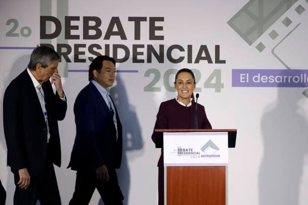 April 28, 2024, Mexico City, Mexico: MexicoÃ¢â‚¬â ¢s Presidential candidate, Claudia Sheinbaum Pardo by Sigamos Haciendo Historia coalition accompanied by Mario Delgado prior to the second televised presidential debate Ahead of Presidential Elections in Mexico at Estudios Churubusco. Mexico City Mexico - ZUMAe321 20240428_zia_e321_016 Copyright: xLuisxBarronx