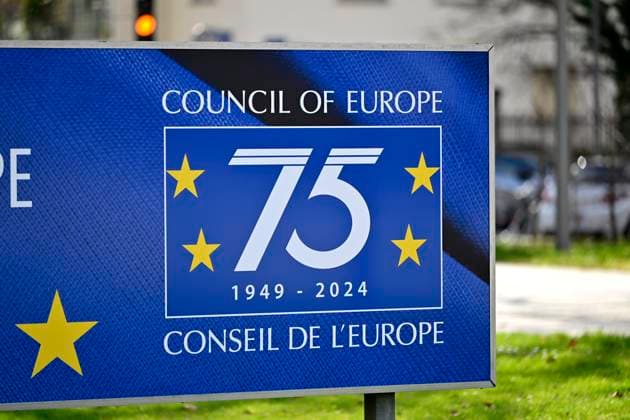 Der Europarat (Council of Europe) ist eine am 5. Mai 1949 gegründete europäische internationale Menschenrechtsorganisation, der 46 Staaten angehören. 2024 wird der Europarat 75 Jahre alt. (Themenbild, Symbolbild) Straßburg, 11.03.2024 Grand Est Frankreich *** The Council of Europe Council of Europe is a European international human rights organization founded on 5 May 1949, to which 46 states belong The Council of Europe will be 75 years old in 2024 Themed image, symbolic image Strasbourg, 11 03 2024 Grand Est France Copyright: xDwixAnoraganingrumx