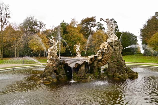 Autumnal colours at Cliveden House, Berkshire Autumnal colours at Cliveden House, Berkshire,  Copyright: xGeoffxSwainex xAvalonx 0540767627