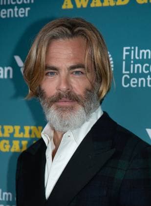 Chris Pine arrives on the red carpet at the 49th Chaplin Award Honoring Jeff Bridges at Lincoln Center on April 29, 2024 in New York City.  NYP20240429719 SerenaxXuxNing