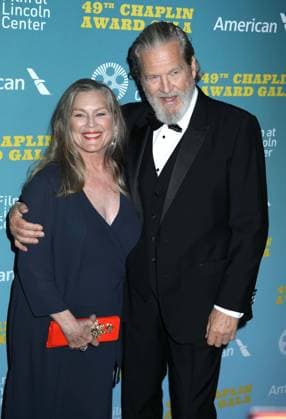 April 29, 2024, New York, New York, USA: Actor (R) JEFF BRIDGES and his wife (L) SUSAN GESTON seen at the 49th Chaplin Award Gala Honoring Jeff Bridges held at Alice Tully Hall. New York USA - ZUMAk03_ 20240429_zaf_k03_119 Copyright: xNancyxKaszermanx