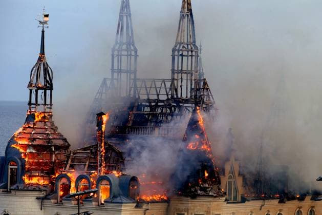 News Themen der Woche KW18 ODESA, UKRAINE - APRIL 29, 2024 - The Palace of Students of the Odesa Law Academy catches fire due to a Russian missile attack on Odesa, southern Ukraine, which killed five people. According to preliminary reports, the Russian army used a ballistic missile with a cluster munition to strike the southern Ukrainian port city. Russian missile attack on Odesa  Copyright: xYuliixZozuliax