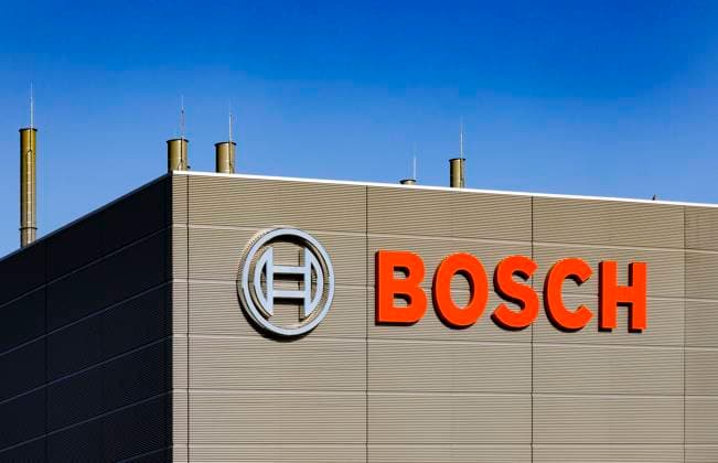 30.04.2024, Deutschland, Sachsen, Dresden, auf dem Foto das Firmenlogo an der Robert Bosch Semiconductor Manufacturing Dresden GmbH, Robert-Bosch-Ring 1, 01109 Dresden