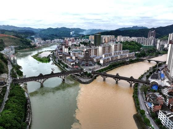 News Themen der Woche KW18 News Bilder des Tages Clear And Turbid Scenery QIANDONGNAN, CHINA - APRIL 30, 2024 - Photo taken on April 30, 2024 shows clear and turbid scenery at the intersection of Qingshui River and Xiaojiang River at Sanjiang National Water Conservancy Scenic Area in Qiandongnan Miao and Dong Autonomous Prefecture, Guizhou province, China. Qiandongnan Guizhou China  Copyright: xCFOTOx i1714476429935