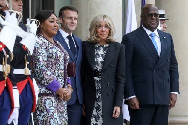 News Themen der Woche KW18 News Bilder des Tages President Emmanuel Macron and First Lady Brigitte Macron receive his counterpart President of the Democratic Republic of Congo FÃ lix Tshisekedi and First Lady Denise Nyakeru Tshisekedi for a working dinner at the ElysÃ?e Palace in Paris. Emmanuel Macron and his wife the First Lady Brigitte Macron receive his counterpart the President of the Democratic Republic of Congo FÃ lix Tshisekedi and his wife the First Denise Nyakeru Tshisekedi for a working dinner at the ElysÃ e Palace in Paris, France, le 30 avril 2024 StÃ phane Lemouton Bestimage French President Emmanuel Macron and his wife French first lady Brigitte Macron pose with President of the Democratic Republic of the Congo Felix Tshisekedi and his wife Denise Nyakzru Tshisekedi prior  Copyright: xStephanexLemoutonx xBestimagexStephanexLemoutonx xBestimagex