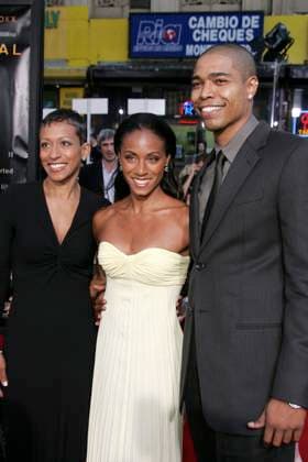 COLLATERAL PREMIERE LA JADA PINKETT SMITH AND FAMILY AT THE PREMIERE OF COLLATERAL . ORPHEUM THEATRE, LOS ANGELES, CALIFORNIA. 2 AUGUST 2004. PICTURES. ULOW.,  Copyright: xJENxLOWERYxLONDONxFEATURESx xAvalonx 0538553234