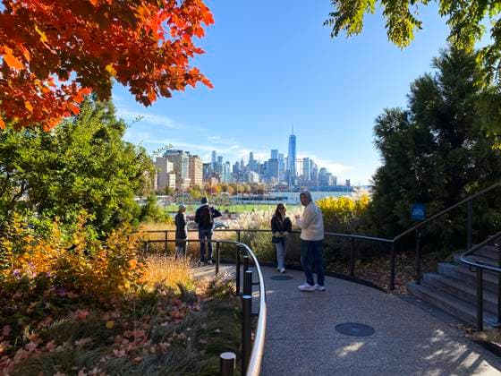 Daily Life In New York City A general view of the Hudson River and Greenwich Village is being seen from Little Island in New York City, on November 17, 2023. Milan United States  Copyright: xMairoxCinquettix originalFilename: cinquetti-dailylif231118_npZzS.jpg