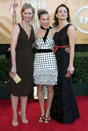 11TH ANNUAL SCREEN ACTORS GUILD AWARDS ARRIVALS LA CYNTHIA NIXON WITH SARAH JESSICA PARKER AND KRISTIN DAVIS ARRIVING AT THE 11TH ANNUAL SCREEN ACTORS GUILD AWARDS. SHRINE AUDITORIUM, LOS ANGELES, CALIFORNIA. 5 FEBRUARY 2005. PICTURES. ,  Copyright: xJENxLOWERYxLONDONxFEATURESx xAvalonx 0538584924