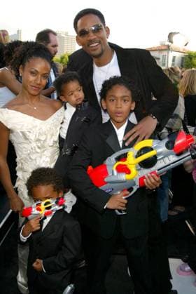 MEN IN BLACK 2 LA WILL SMITH AND JADA PINKETT WIH FAMILY ARRIVING AT THE PREMIERE OF MEN IN BLACK 2. MANN VILLAGE, WESTWOOD, CALIFORNIA. 26 JUNE 2002. PIC.. .,  Copyright: xJENxLOWERYxLONDONxFEATURESx xAvalonx 0542660585