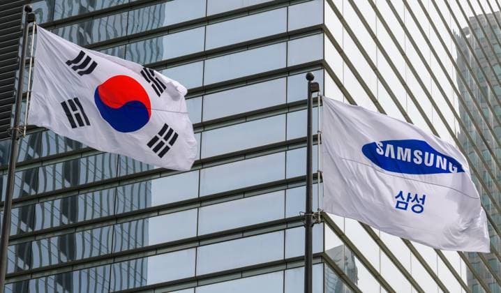 April 30, 2024, Seoul, South Korea: A South Korean national flag (L) with a Samsung Group flag (R) flutter in front of the company s Seocho building in Seoul. Samsung Electronics Co. said on April 30 that its operating profit shot up more than tenfold in the first quarter, with its chip business shifting to the black for the first time in five quarters. Samsung Electronics, the world s largest maker of smartphones and memory chips, said its operating profit reached USD 4.8 billion for the January-March period, compared with 461,753,340 USD won a year ago..Its sales jumped 12.8 percent to 51,880,048,960 USD, and net profit soared 329 percent to 4,870,552,950 USD, the company said in a regulatory filing. Seoul South Korea - ZUMAs197 20240430_aaa_s197_090 Copyright: xKimxJae-Hwanx