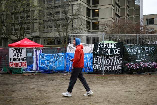 April 30, 2024, Montreal, Quebec, Canada: On Tuesday, McGill University requested the intervention of police forces to disperse a pro-Palestinian camp on its campus. Since Saturday, nearly a hundred students have camped on university grounds, demanding that the administration cut all financial and academic ties with Israel. Montreal Canada - ZUMAs278 20240430_zip_s278_003 Copyright: xSerkanxSenturkx