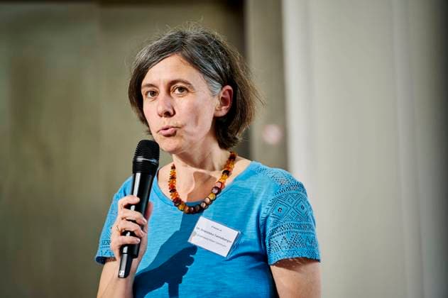 Franziska Tanneberger - Allianz der Pioniere EUR, Deutschland, Berlin, 30.04.2024: Franziska Tanneberger von Greiswald Moor Centrum zur Auftaktveranstaltung Allianz der Pioniere . Die Bundesregierung und Unternehmen setzen auf Paludikultur. Die Initiative toMOORow bündelt das Verbundvorhaben PaludiAllianz und ebnet gemeinsam mit 14 namhaften Unternehmen den Weg für die Wiedervernässung und gleichzeitige (land-) wirtschaftliche Nutzung von Mooren. Paludikultur nennt sich die wirtschaftliche Nutzung von wiedervernässten Mooren.