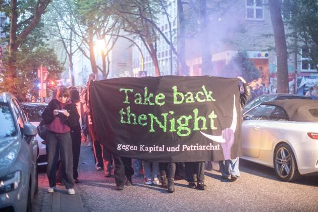 Bilder des Jahres 2024, News 04 April News Bilder des Tages Demo Take Back The Night am 30. April in Hamburg. Polizei im Großeinsatz. *** Take Back The Night demo on April 30 in Hamburg Police in large-scale operation Copyright: xBlaulicht-News.dex