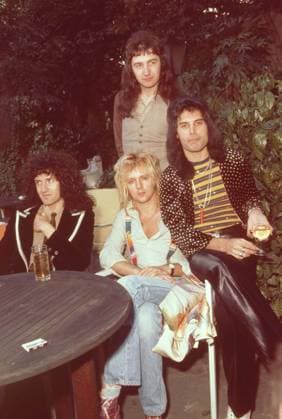 QUEEN British Pop Group Back: JOHN DEACON. Front Left to Right: ROGER TAYLOR; BRIAN MAY and FREDDIE MERCURY COMPULSORY CREDIT: UPPA Photoshot Photo CGB 067137 08.09.1976 QUEEN British Pop Group Back: JOHN DEACON. Front Left to Right: ROGER TAYLOR; BRIAN MAY and FREDDIE MERCURY COMPULSORY CREDIT: Starstock Photoshot Photo CGB 067137 08.09.1976,  Copyright: xStarstockx xAvalonx 0559815670