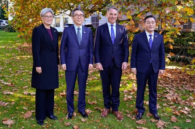 News Themen der Woche KW18 News Bilder des Tages AUSTRALIA SOUTH KOREA FOREIGN DEFENCE MINISTERS MEETING, (L-R) Australian Minister for Foreign Affairs Penny Wong, Republic of Korea Minister of Foreign Affairs Cho Tae-yul, Australian Deputy Prime Minister and Minister for Defence Richard Marles and Republic of Korea Minister of National Defence Shin Won-sik pose for a photograph during the Australia-Republic of Korea 2+2 Foreign And Defence MinistersÕ Meeting in Melbourne, Wednesday, May 1, 2024. ( NO ARCHIVING, EDITORIAL USE ONLY, NO USE IN BOOKS WITHOUT CONSENT MELBOURNE VICTORIA AUSTRALIA  Copyright: xASANKAxBRENDONxRATNAYAKEx 20240501179714932967