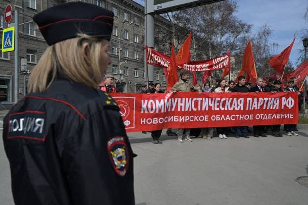 News Themen der Woche KW18 Russia Regions May Day 8672612 01.05.2024 Supporters of the Russian Communist party take part in a May Day rally in Novosibirsk, Russia. Alexandr Kryazhev Sputnik Novosibirsk Novosibirsk Region Russia  Copyright: xAlexandrxKryazhevx
