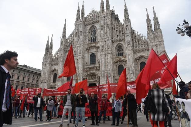 News Themen der Woche KW18 News Bilder des Tages May 1, 2024, Milan, Italy: Part of the Communist Struggle Movement on Cathedral Square during a demonstration on Workers Day Milan Italy - ZUMAs232 20240501_zip_s232_006 Copyright: xErvinxShulkux