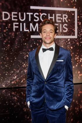 Fotocall - Deutscher Filmpreis Moderatoren Tobias Krell (Checker Tobi) beim Fotocall der Moderatoren des Deutschen Filmpreises 2024 im Theater am Potsdamer Platz am 01.05.2024 in Berlin. Copyright: xEventpressxKochanx