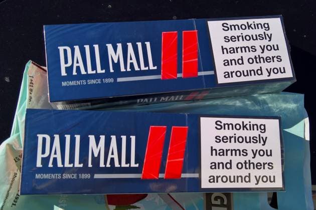 Pall Mall ist der Markenname einer Zigarettensorte der British American Tobacco Group, kurz BAT, des weltweit zweitgrössten Tabakkonzerns. Foto: Stangen Filter-Zigaretten, Pall Mall *** Pall Mall is the brand name of a type of cigarette produced by the British American Tobacco Group, BAT for short, the worlds second-largest tobacco company Photo Sticks of filter cigarettes, Pall Mall