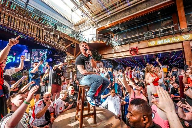 Bilder des Jahres 2024, Entertainment 05 Mai Entertainment Themen der Woche KW18 02.05.2024, Mallorca, ESP, Unterwegs in Spanien, MEGAPARK Opening 2024, im Bild ALMKLAUSI, Auftritt, *** 02 05 2024, Mallorca, ESP, On the road in Spain, MEGAPARK Opening 2024, in the picture ALMKLAUSI, performance,