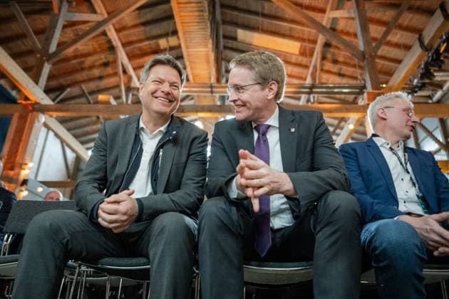 Northvolt Robert Habeck (Grüne) und Daniel Günther (CDU) - Offizieller Baubeginn bei Northvolt Kiel Schleswig-Holstein Deutschland fpr-habeck-günther-0474 *** Northvolt Robert Habeck Greens and Daniel Günther CDU Official start of construction at Northvolt Kiel Schleswig Holstein Germany fpr habeck günther 0474