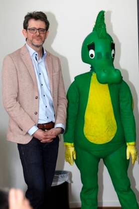 Dirk Schlesinger beim Pressegespräch zur Premiere des Fulldome-Erlebnisses der Musikshow Tabaluga und die Zeichen der Zeit im Planetarium. Halle (Saale), 02.05.2024