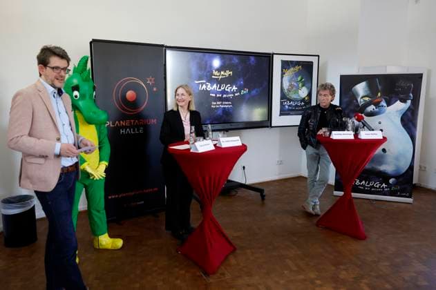 Dirk Schlesinger, Judith Marquard und Peter Maffay beim Pressegespräch zur Premiere des Fulldome-Erlebnisses der Musikshow Tabaluga und die Zeichen der Zeit im Planetarium. Halle (Saale), 02.05.2024