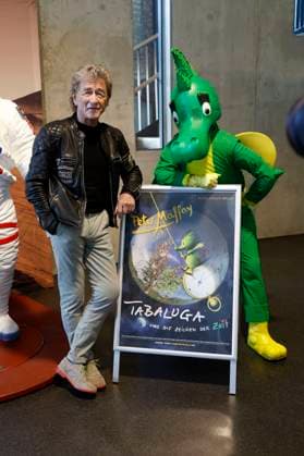 Peter Maffay beim Pressegespräch zur Premiere des Fulldome-Erlebnisses der Musikshow Tabaluga und die Zeichen der Zeit im Planetarium. Halle (Saale), 02.05.2024
