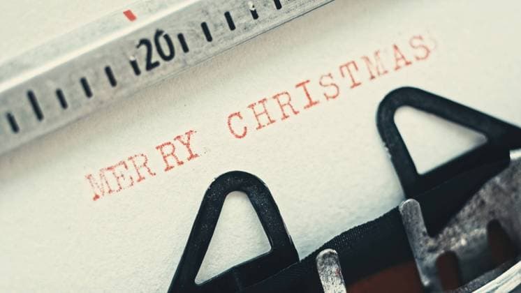 Vintage typewriter typing text Merry Christmas Vintage typewriter typing text Merry Christmas, close up view Copyright: x RECORD DATE NOT STATED
