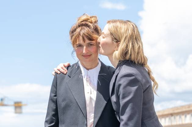 Entertainment Themen der Woche KW18 Italy: Nominees for David di Donatello Awards at Quirinale Alba Rohrwacher and Alice Rohrwacher leave Quirinale Palace after presentation ceremony of David di Donatello Awards in Rome Rome Italy Copyright: MatteoxNardone