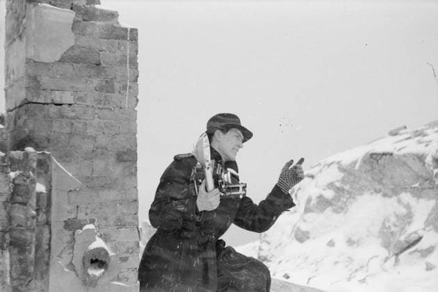 Aktuell 07-08- 1946: Hammerfest i arbeid bilde 0061 Aktuell 07-08- 1946: Hammerfest i arbeid. Lyshav motte oss i vinternatten - det var Hammerfest i arbeid. Foto: Th Skotaam Aktuell NTB ***Foto er ikke bildebehandlet*** Hammerfest Norge EDITORIAL USE ONLY Ref:O8KPUVJ_hWE.jpg *** Aktuell 07 08 1946 Hammerfest i arbeid bilde 0061 Aktuell 07 08 1946 Hammerfest i arbeid Lyshav motte oss i vinteratten det var Hammerfest i arbeid Foto Th Skotaam Aktuell NTB Foto er ikke bildebehandlet Hammerfest Norge EDITORIAL USE ONLY 