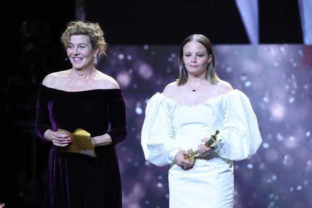 Deutscher Filmpreis 2024 Margarita Broich und Jasna Fritzi Bauer bei der Verleihung der Lola - Deutscher Filmpreis 2024 im Theater am Potsdamer Platz in Berlin 03.05.2024 *** German Film Award 2024 Margarita Broich and Jasna Fritzi Bauer at the Lola German Film Award 2024 ceremony at the Theater am Potsdamer Platz in Berlin 03 05 2024 Copyright: xEventpressx