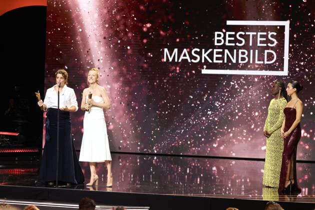 Deutscher Filmpreis 2024 BESTES MASKENBILD Alisza Pfeifer, Christina Baier Â· GIRL YOU KNOW IT™S TRUE und Ivy Quainoo und Gizem Emre bei der Verleihung der Lola - Deutscher Filmpreis 2024 im Theater am Potsdamer Platz in Berlin 03.05.2024 Copyright: xEventpressx