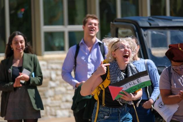 News Themen der Woche KW18 May 3, 2024, Northfield, Minnesota, USA: Students at St. Olaf College protest inside and in front of Boe Memorial Chapel during an honors convocation in support and solidarity of the people of Gaza and demanding the college to divest its funding of investments from Israeli interests. Northfield USA - ZUMAg254 20240503_zsp_g254_038 Copyright: xStevenxGarciax