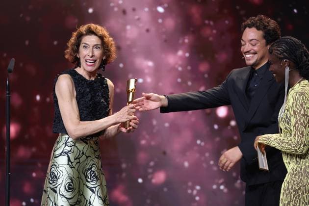 Deutscher Filmpreis 2024 Ivy Quainoo. Aurel Mertz und BESTE WEIBLICHE NEBENROLLE Adele Neuhauser Â· 15 JAHRE bei der Verleihung der Lola - Deutscher Filmpreis 2024 im Theater am Potsdamer Platz in Berlin 03.05.2024 Copyright: xEventpressx