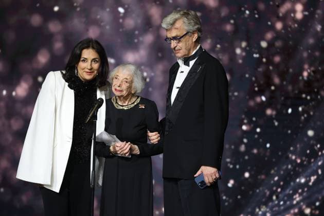 Deutscher Filmpreis 2024 Margot Friedländer mit Wim Wenders bei der Verleihung der Lola - Deutscher Filmpreis 2024 im Theater am Potsdamer Platz in Berlin 03.05.2024 Copyright: xEventpressx