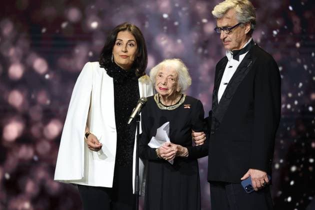 Deutscher Filmpreis 2024 Margot Friedländer mit Wim Wenders bei der Verleihung der Lola - Deutscher Filmpreis 2024 im Theater am Potsdamer Platz in Berlin 03.05.2024 Copyright: xEventpressx