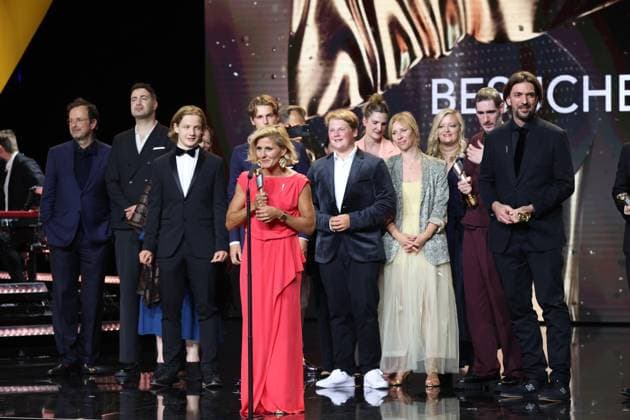 Deutscher Filmpreis 2024 BESUCHERSTÄRKSTER FILM - 3 Fragezeichen bei der Verleihung der Lola - Deutscher Filmpreis 2024 im Theater am Potsdamer Platz in Berlin 03.05.2024 Copyright: xEventpressx
