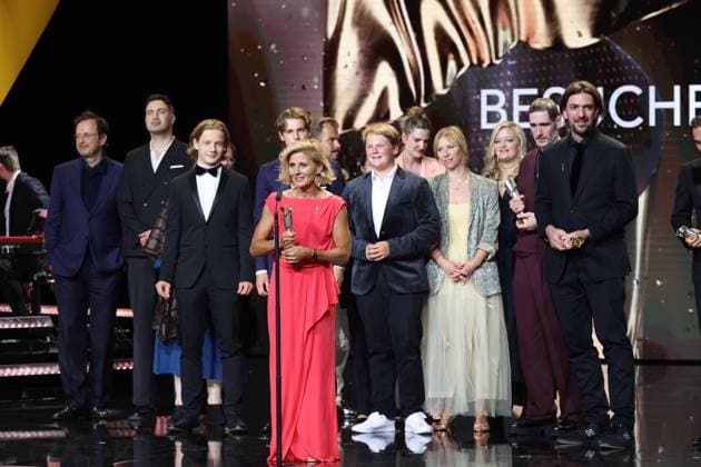Deutscher Filmpreis 2024 BESUCHERSTÄRKSTER FILM - 3 Fragezeichen bei der Verleihung der Lola - Deutscher Filmpreis 2024 im Theater am Potsdamer Platz in Berlin 03.05.2024 Copyright: xEventpressx