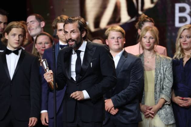 Deutscher Filmpreis 2024 BESUCHERSTÄRKSTER FILM - 3 Fragezeichen bei der Verleihung der Lola - Deutscher Filmpreis 2024 im Theater am Potsdamer Platz in Berlin 03.05.2024 Copyright: xEventpressx