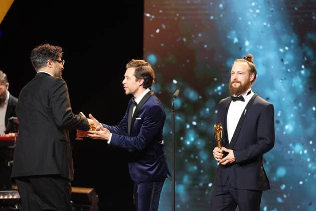 Deutscher Filmpreis 2024 Tobias Krell (Checker Tobi) und BESTE VISUELLE EFFEKTE Kariem Saleh, Adrian Meyer Â· DIE THEORIE VON ALLEM bei der Verleihung der Lola - Deutscher Filmpreis 2024 im Theater am Potsdamer Platz in Berlin 03.05.2024 Copyright: xEventpressx
