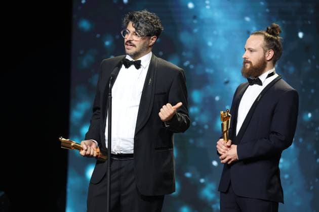 Deutscher Filmpreis 2024 Tobias Krell (Checker Tobi) und BESTE VISUELLE EFFEKTE Kariem Saleh, Adrian Meyer Â· DIE THEORIE VON ALLEM bei der Verleihung der Lola - Deutscher Filmpreis 2024 im Theater am Potsdamer Platz in Berlin 03.05.2024 Copyright: xEventpressx