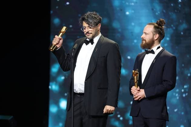 Deutscher Filmpreis 2024 Tobias Krell (Checker Tobi) und BESTE VISUELLE EFFEKTE Kariem Saleh, Adrian Meyer Â· DIE THEORIE VON ALLEM bei der Verleihung der Lola - Deutscher Filmpreis 2024 im Theater am Potsdamer Platz in Berlin 03.05.2024 Copyright: xEventpressx