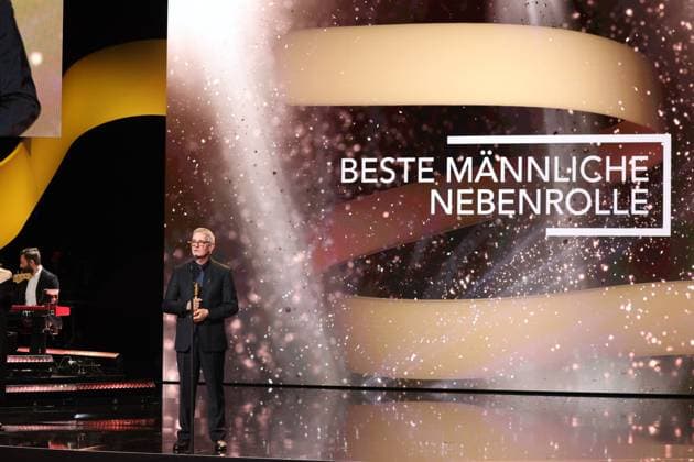 Deutscher Filmpreis 2024 BESTE MÄNNLICHE NEBENROLLE Hans-Uwe Bauer Â· STERBEN bei der Verleihung der Lola - Deutscher Filmpreis 2024 im Theater am Potsdamer Platz in Berlin 03.05.2024 Copyright: xEventpressx