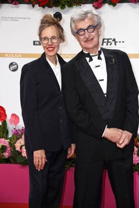 Wim Wenders mit Ehefrau Donata Wenders - DEUTSCHER FILMPREIS 2024 im Theater am Potsdamer Platz am 03.05.2024 - Roter Teppich